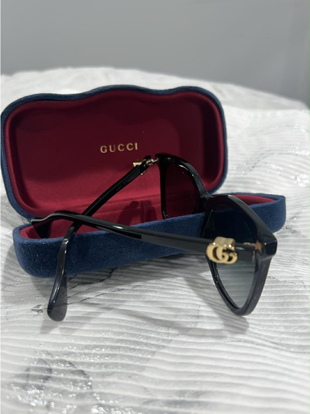 Gucci Black Cat Eye Sunglasses with Gold GG Accents - Picture 4 of 7